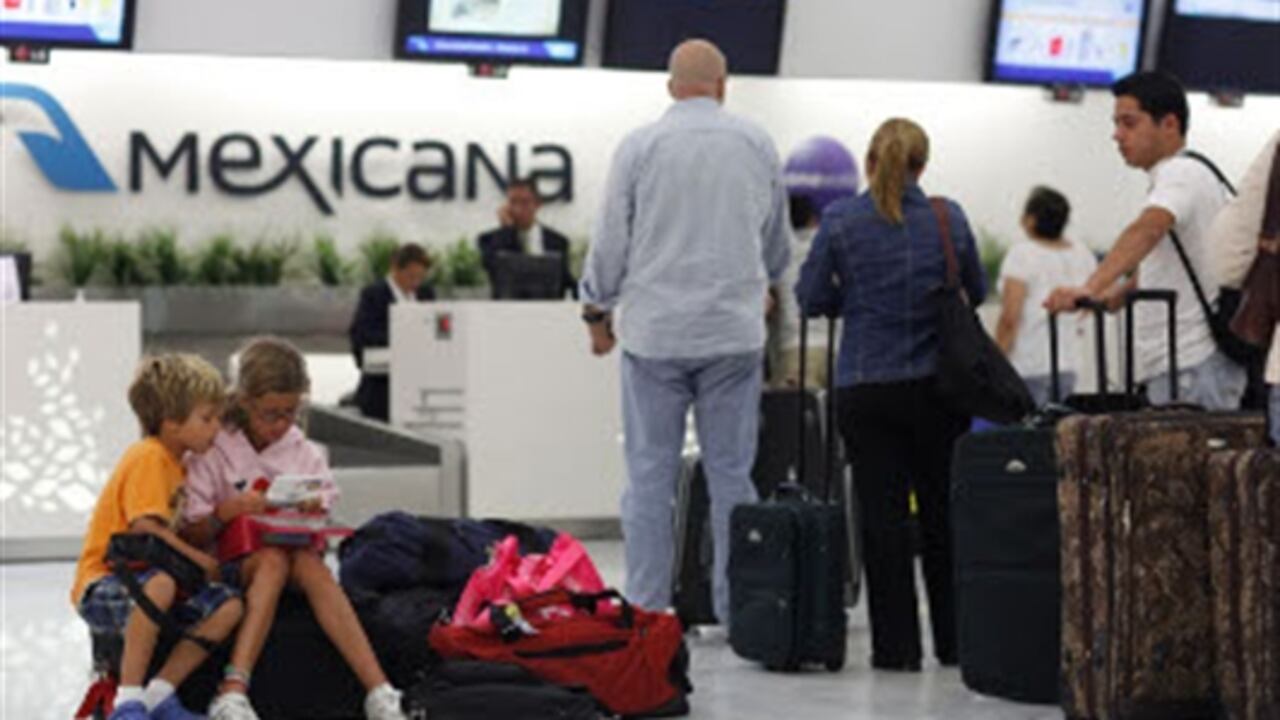 Mexicana paró sus operaciones en 2010 bajo el argumento de que carecía de capital suficiente para mantenerse en funcionamiento.