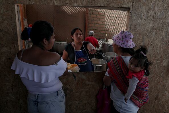 De acuerdo con las normas vigentes en Perú, la gratificación la reciben aquellos trabajadores del sector privado que estén en nómina tanto en julio como en diciembre. Este beneficio representa una remuneración completa, siempre y cuando la persona haya laborado el semestre completo. (Photo by Klebher Vasquez/Anadolu Agency via Getty Images)