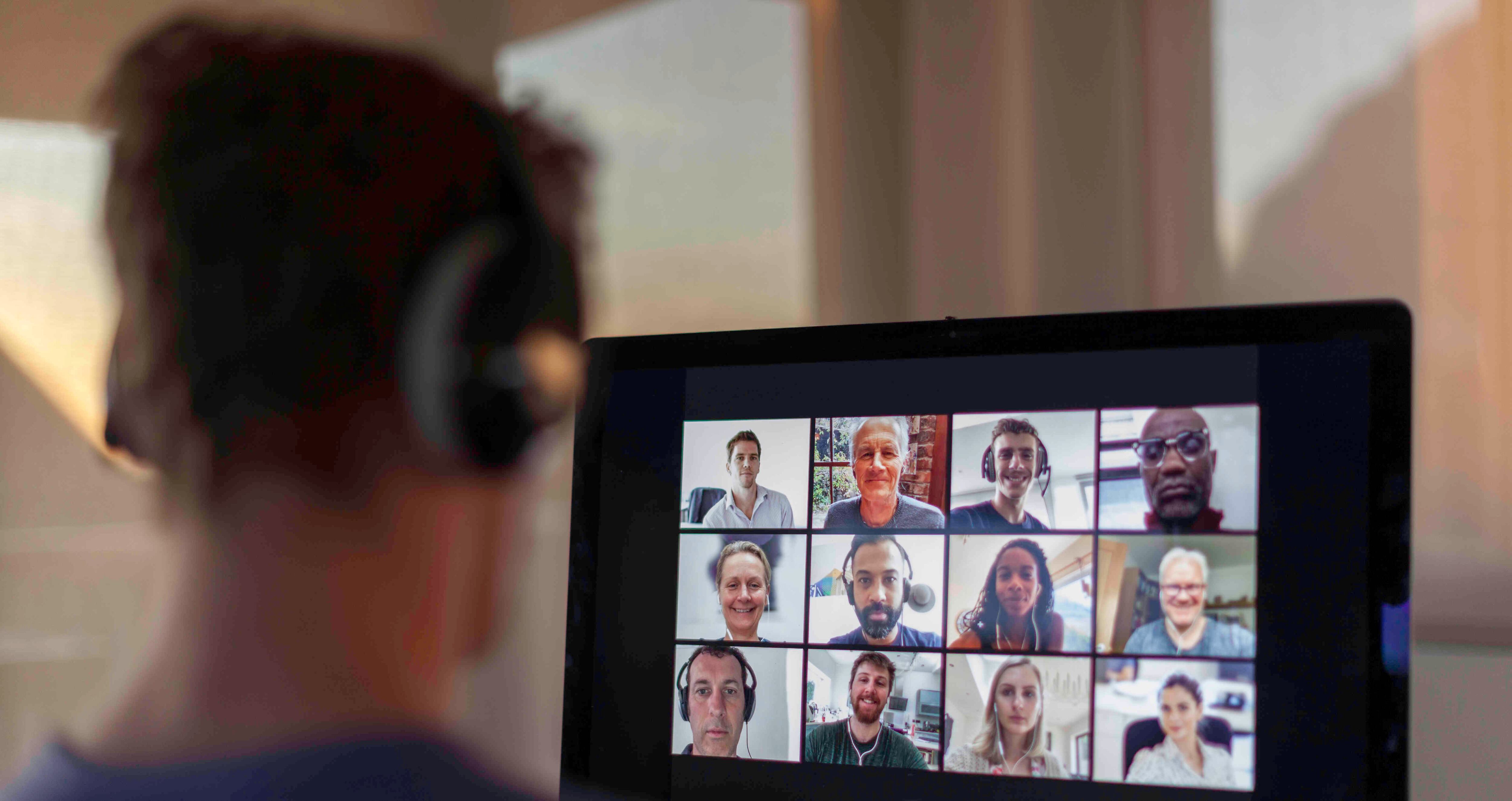 Los alumnos pueden interactuar con estudiantes de todo el país.