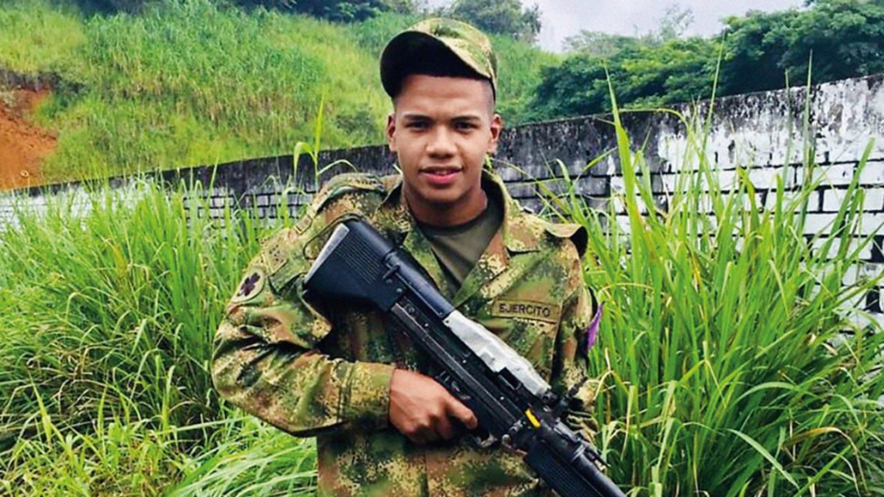 El soldado Quiñones siempre quiso ingresar al Ejército, por lo que su familia descarta que haya desertado, como lo afirman en la institución. La última vez que vio a su madre no la pudo abrazar porque ella tenía covid.