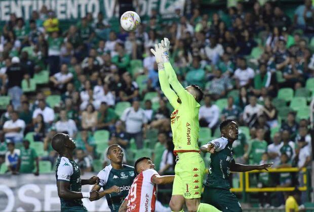 Anthony Silva, arquero de Santa Fe que fue figura en el duelo con Cali.