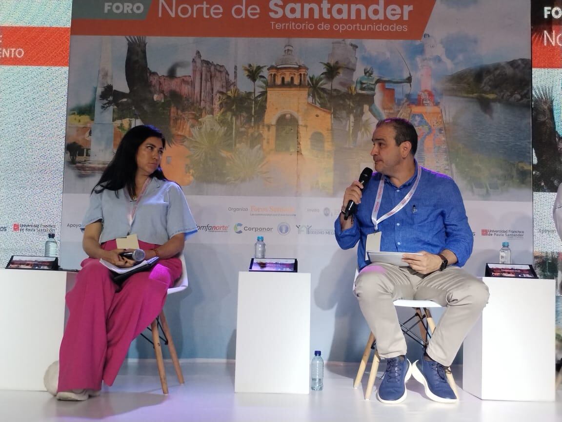 Lyda Esquivel, vicepresidenta ejecutiva de la Agencia Nacional de Infraestructura (ANI) y Silvano Serrano, gobernador de Norte de Santander.