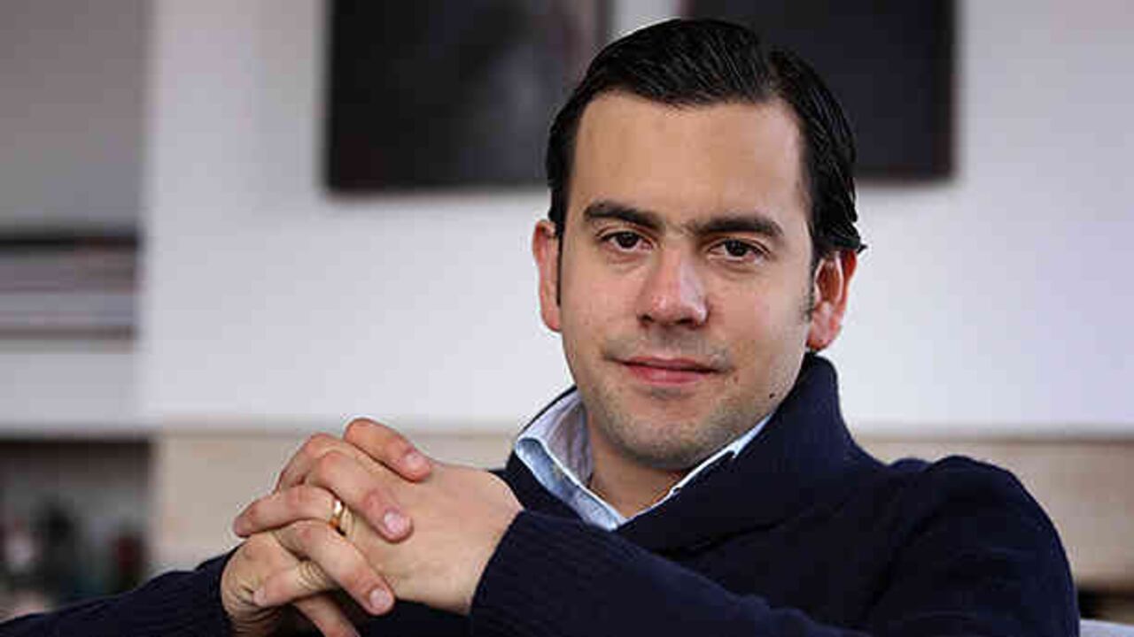 "Los colombianos viven en Suiza, por lo visto", ironizó el senador.