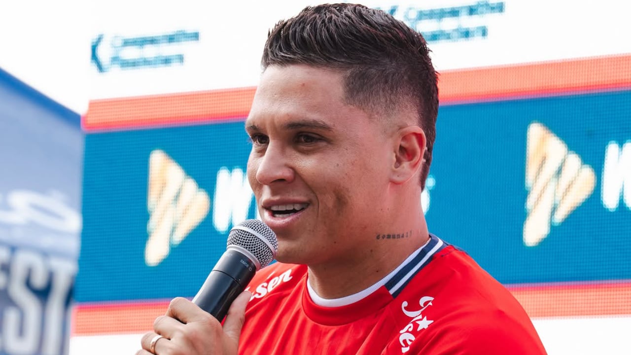 Juan Fernando Quintero fue presentado oficialmente ante la hinchada del DIM y los medios de comunicación.