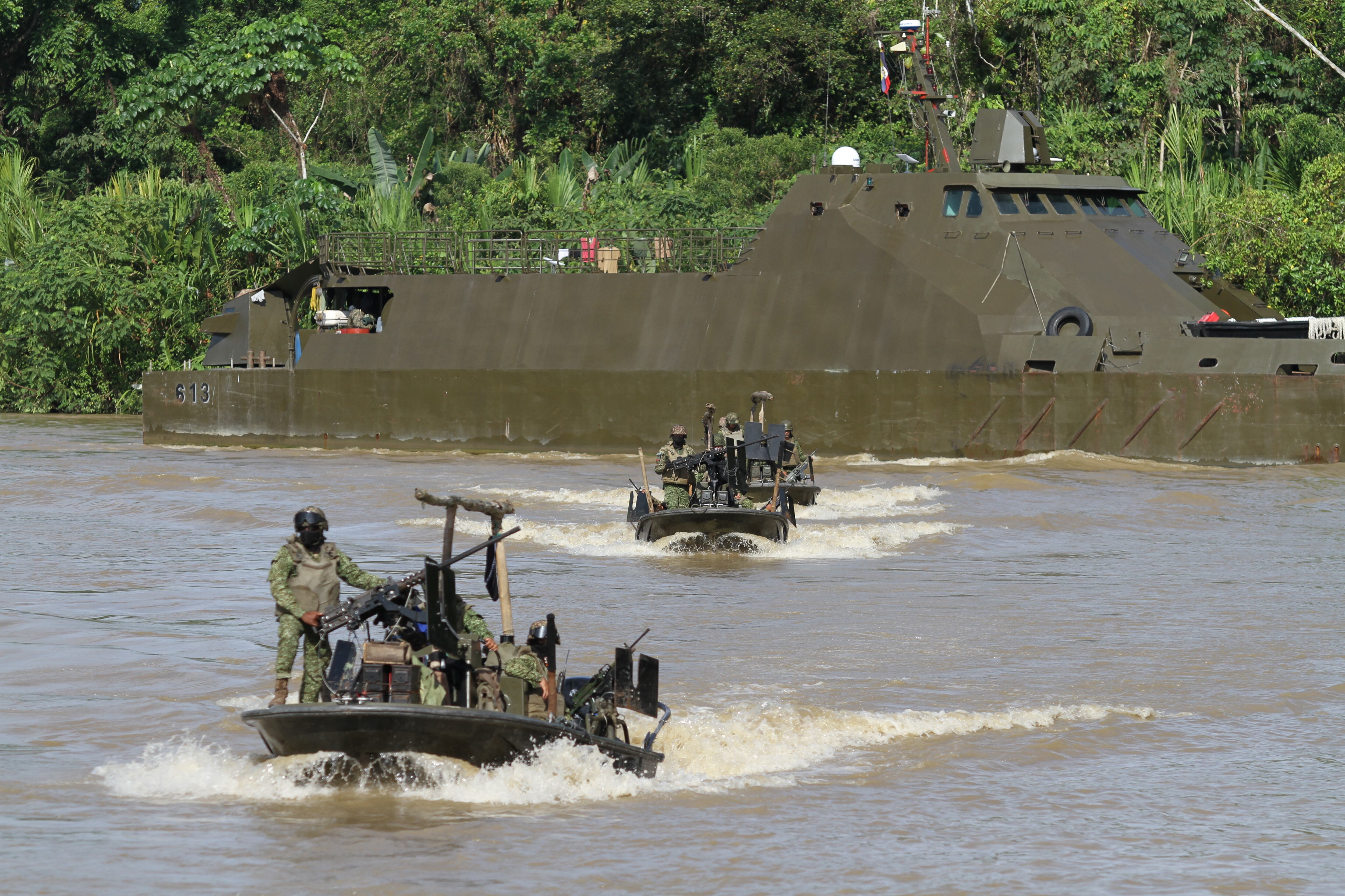 Misión Médica y humanitaria de la Armada Nacional en Puerto Merizalde. fotos Álvaro Pío Fernández.