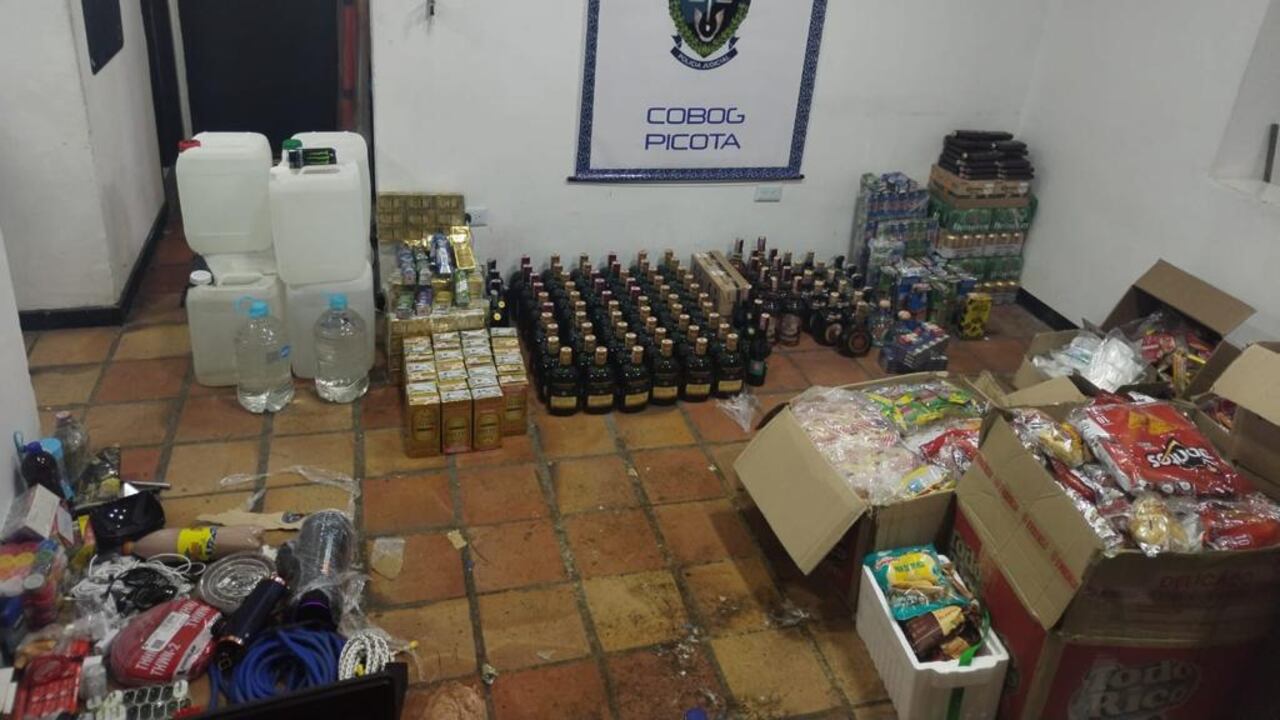 Droga, licor, comida y hasta una soga fueron incautados en la cárcel La Picota, de Bogotá.