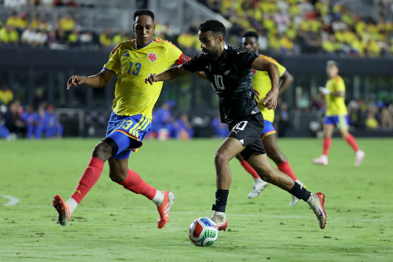 Yerry Mina en el juego de la Selección Colombia ante Nueva Zelanda.