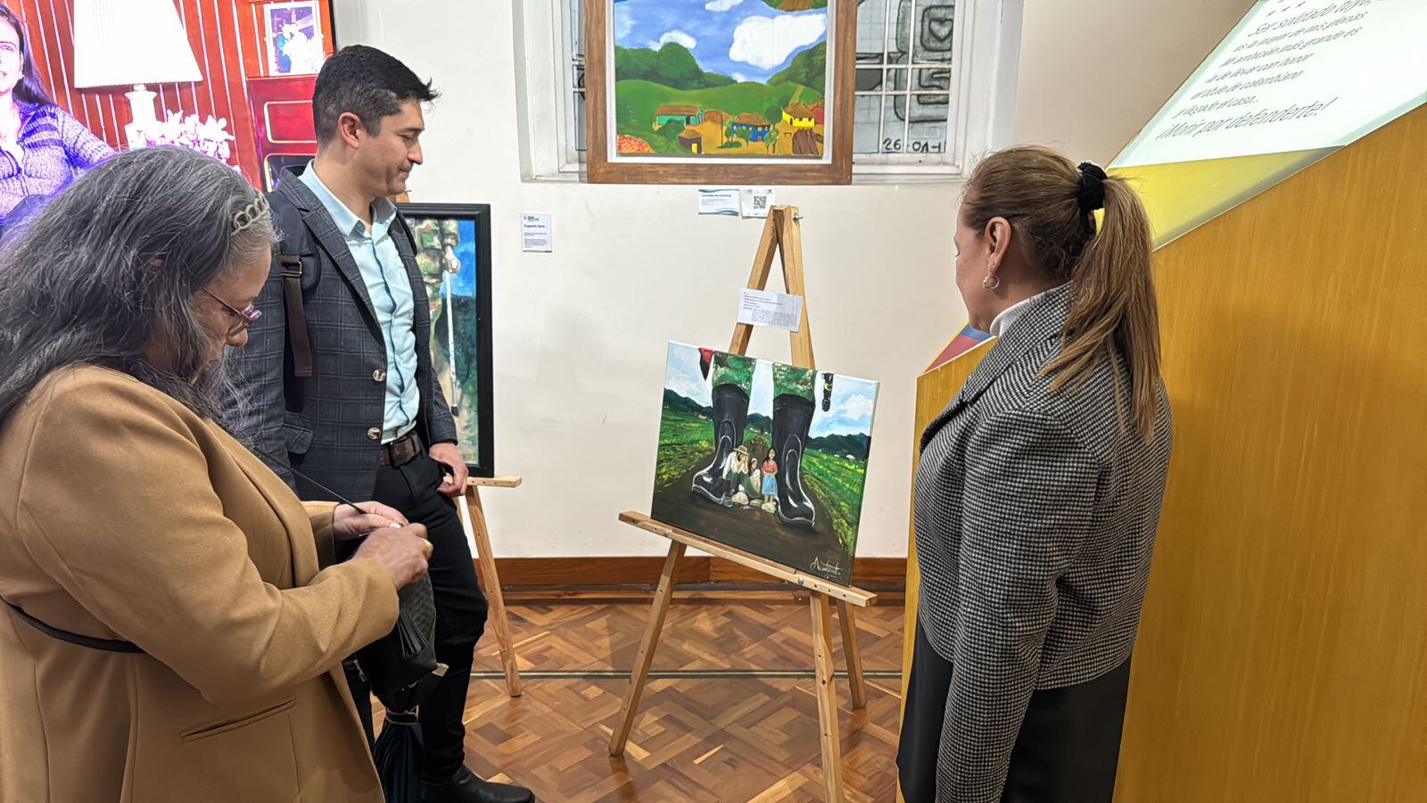 Profesores, estudiantes y trabajadores de la U Militar se suman a la exposición Así se Construye Memoria.