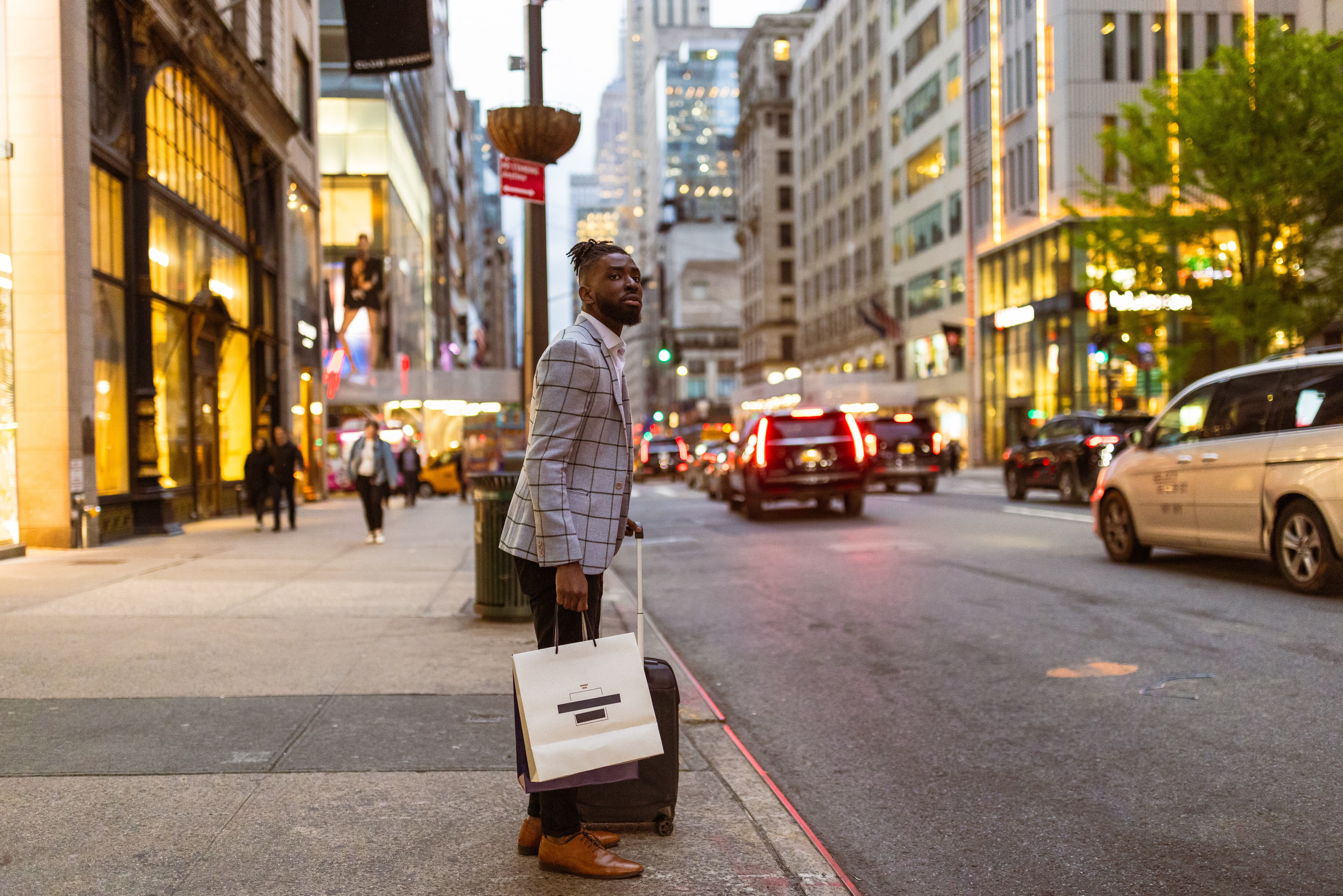 Según los últimos estudios, el poder adquisitivo de los consumidores negros ha alcanzado cifras impresionantes, superando los 1.4 billones de dólares en 2019, y se proyecta que llegará a 1.8 billones para 2025.