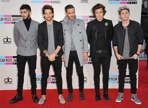 Elegantes y descomplicados, así lucieron los adolescentes de One Direction en la gala. Foto: AP