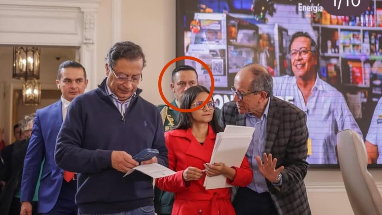 El ahora teniente coronel Sammy Rodríguez (círculo rojo) fue edecán del presidente Gustavo Petro.