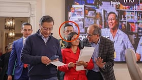 El ahora teniente coronel Sammy Rodríguez (círculo rojo) fue edecán del presidente Gustavo Petro.