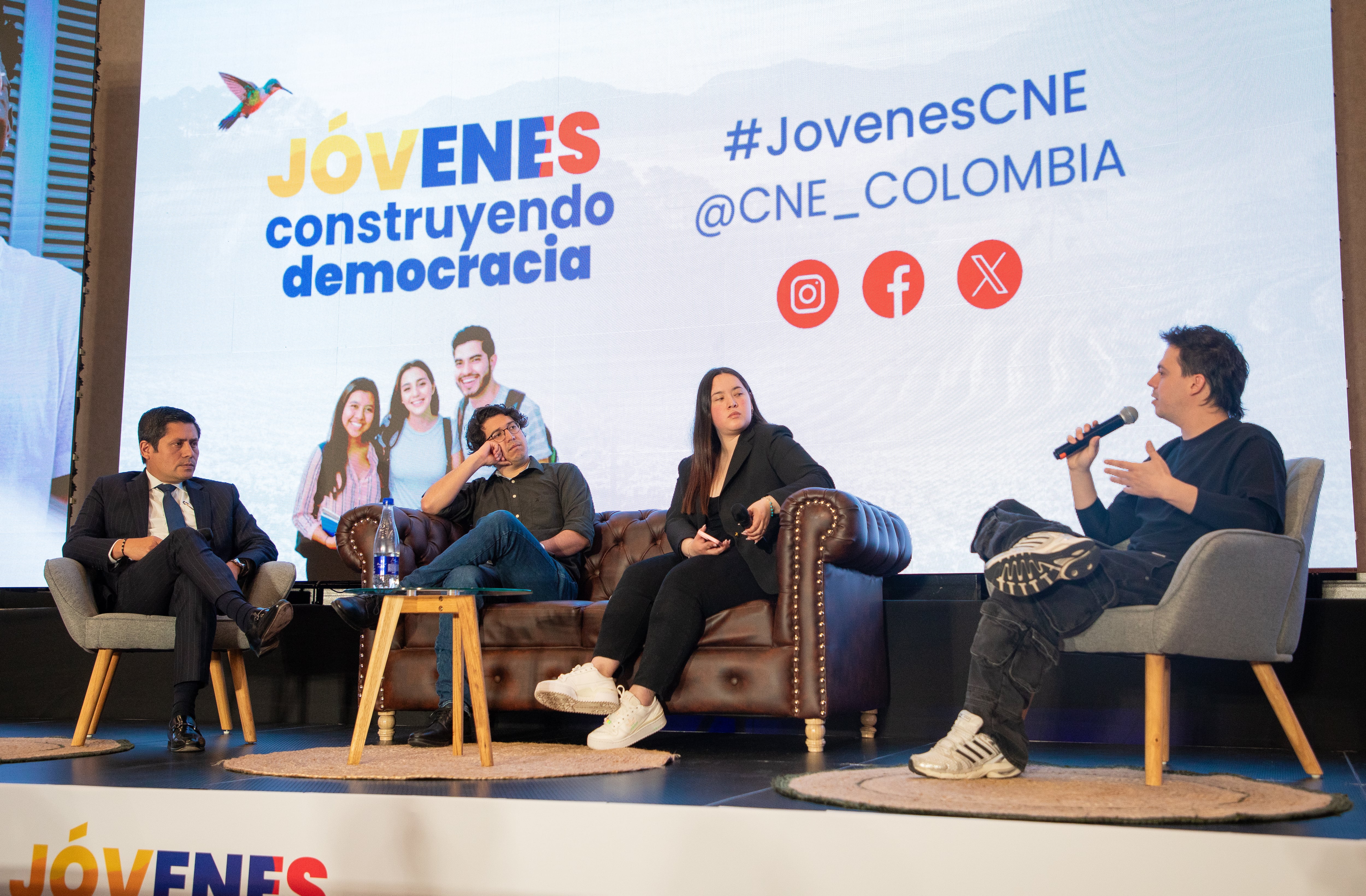 JÓVENES CONSTRUYENDO DEMOCRACIA