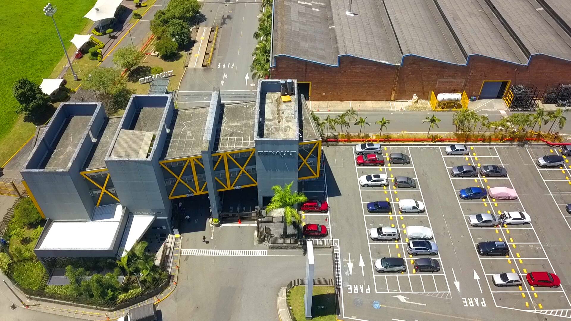 A partir de junio de este año Renault puso en marcha la plataforma de e-commerce comprarenault.com.co.