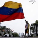 Los manifestantes protestan contra la cuestionada victoria presidencial del presidente venezolano Nicolás Maduro, frente a la sede de las Naciones Unidas en la ciudad de Nueva York, el 2 de agosto de 2024. Maduro fue anunciado como vencedor en las elecciones del 29 de julio, un resultado que desafió las encuestas preelectorales, desencadenando Protestas mortales y críticas globales. El secretario de Estado de Estados Unidos, Antony Blinken, dijo el 1 de agosto que había "evidencias abrumadoras" de que ganó el candidato de la oposición Edmundo González Urrutia. (Foto de Leonardo Muñoz / AFP)