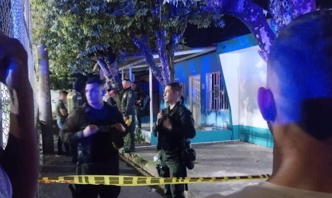 La víctima fue atacada en la sala de su vivienda.