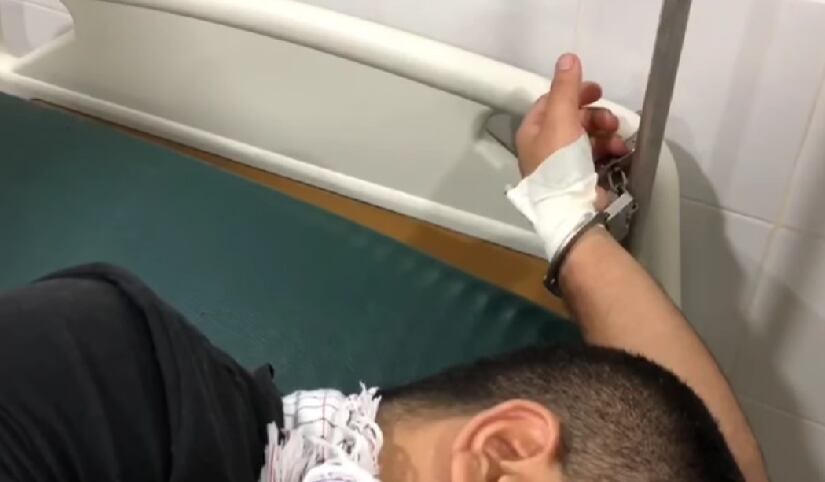 Tras ser heridos, los ladrones fueron trasladados al hospital local.