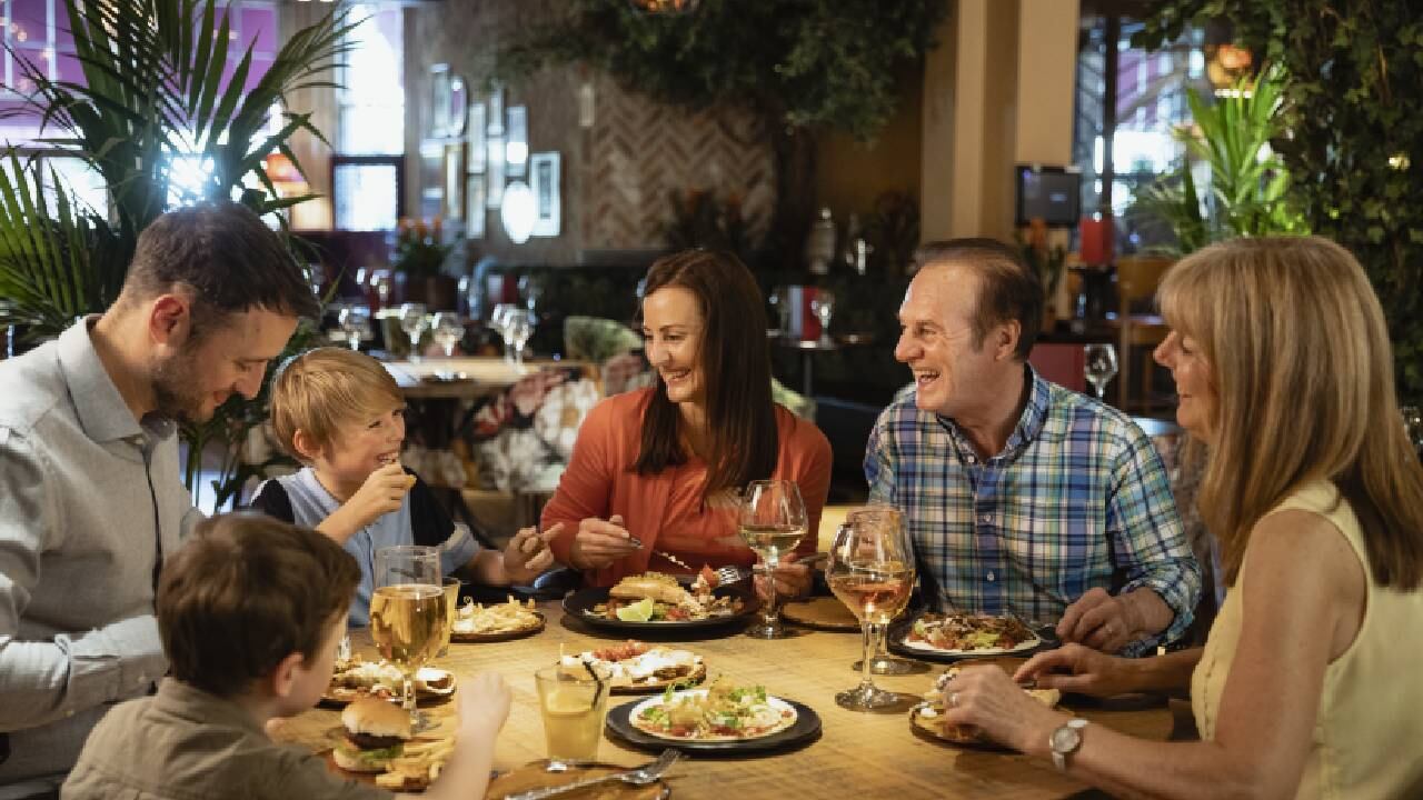 Algunos padres de familia se mostraron indignados con la medida (imagen de referencia).