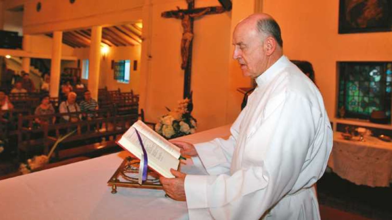 Lopera pidió una licencia para responder ante la ley por las acusaciones en su contra.