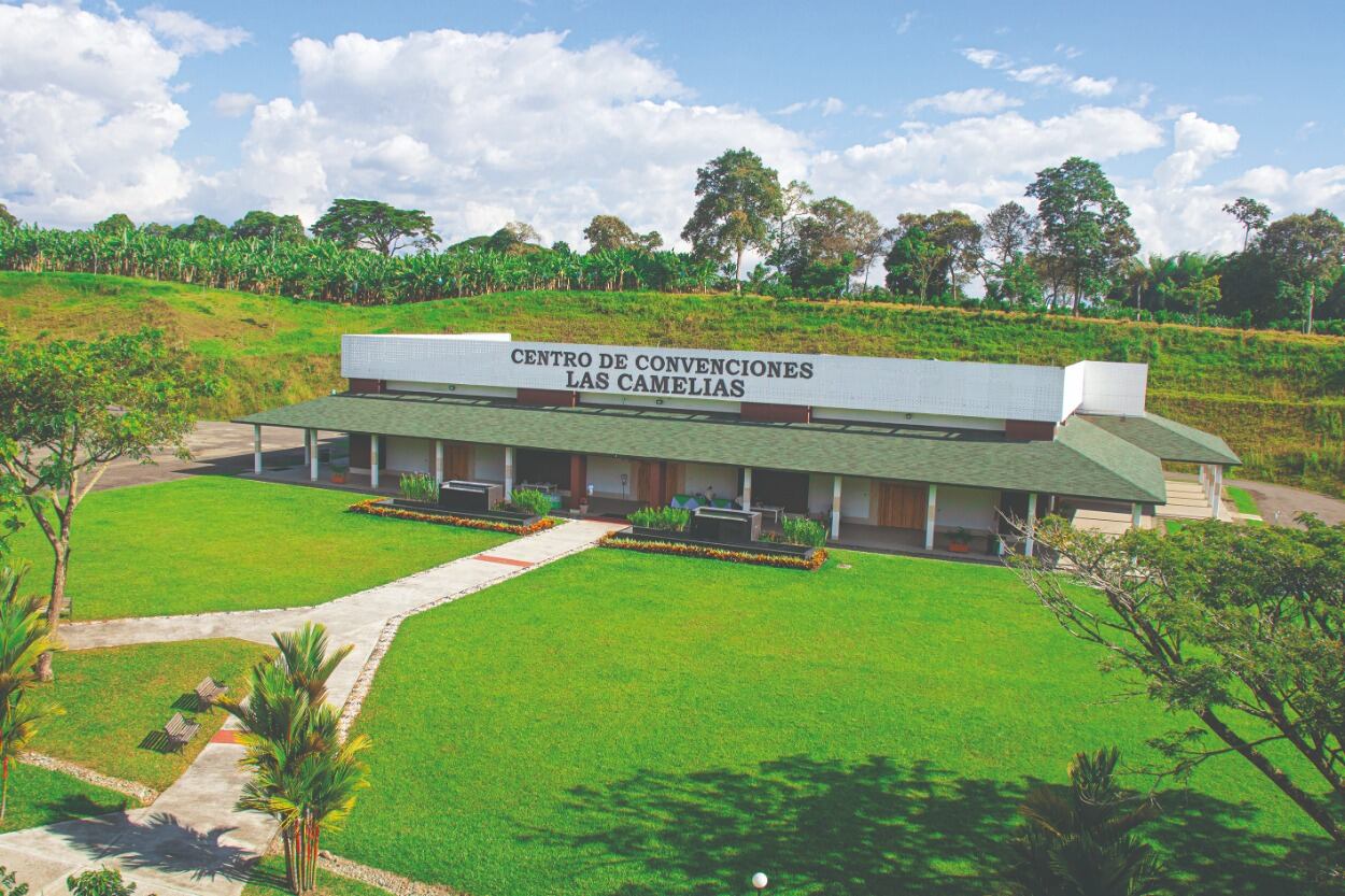 El Hotel ofrece áreas verdes en donde se pueden realizar actividades al aire libre.