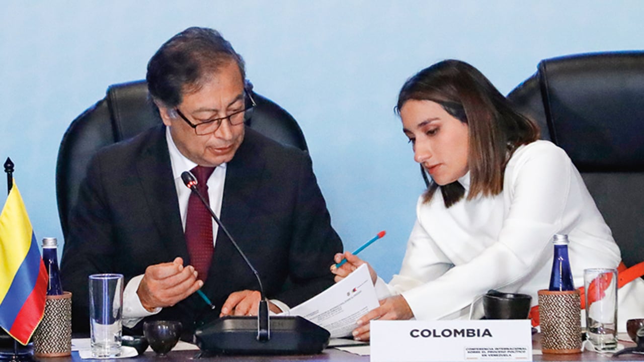 Laura Sarabia y Gustavo Petro.