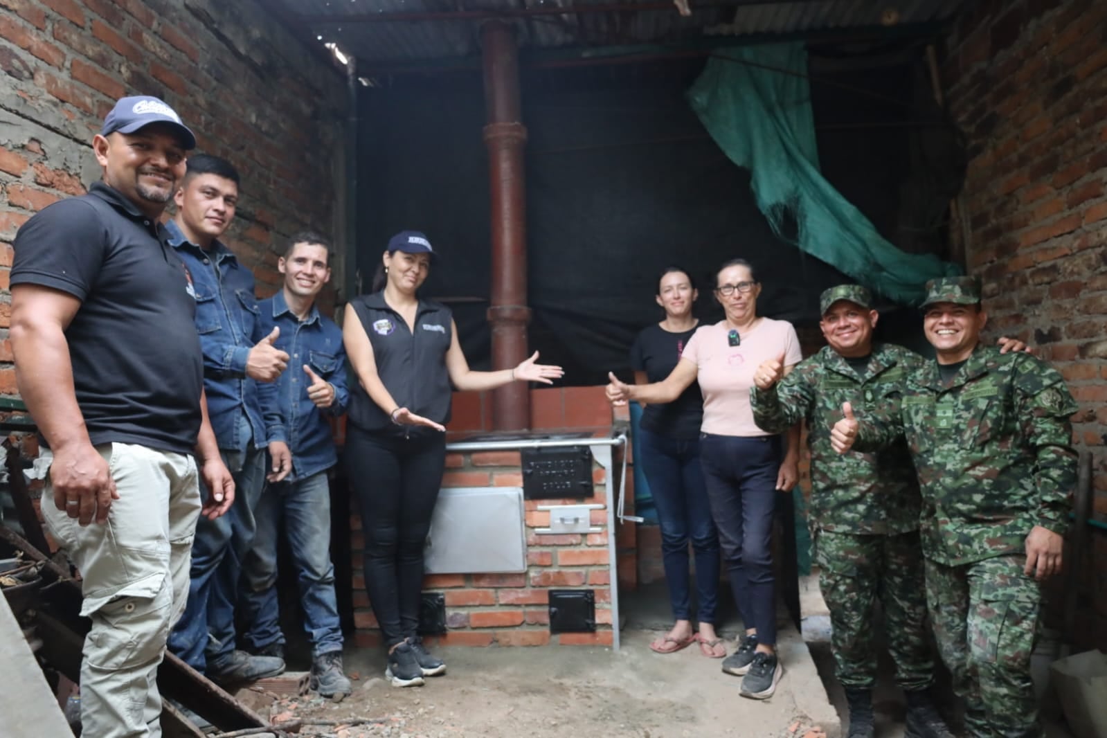 Cuatro familias de las veredas El Trapiche, Los Vados y La Mutis, ubicadas en la zona rural de Los Patios, Norte de Santander, recibieron sus cocinas ecoeficientes.