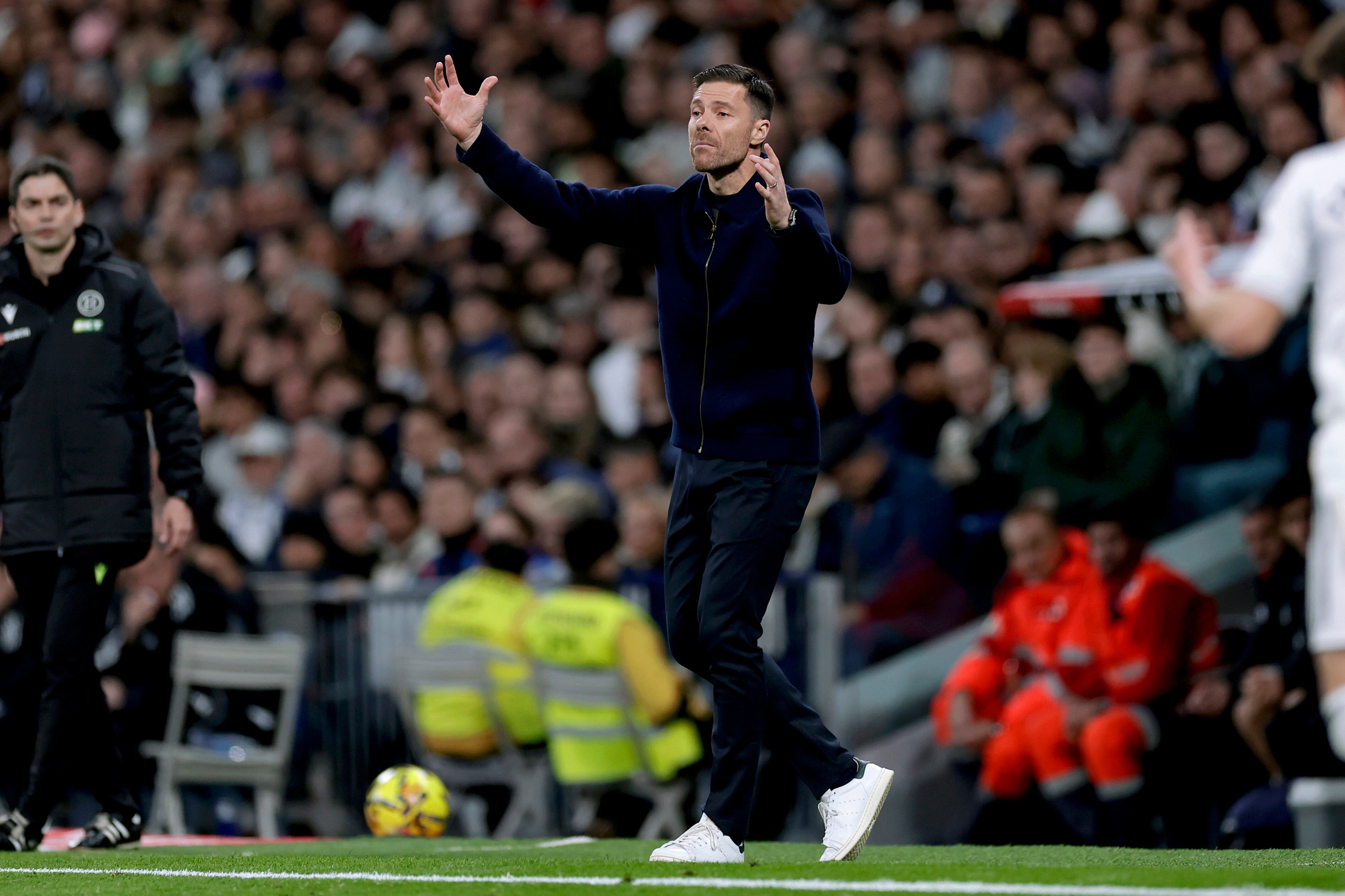Xavi Alonso en partido contra el Sevilla.