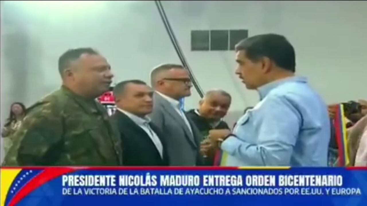 Nicolás Maduro entregó medallas a los sancionados