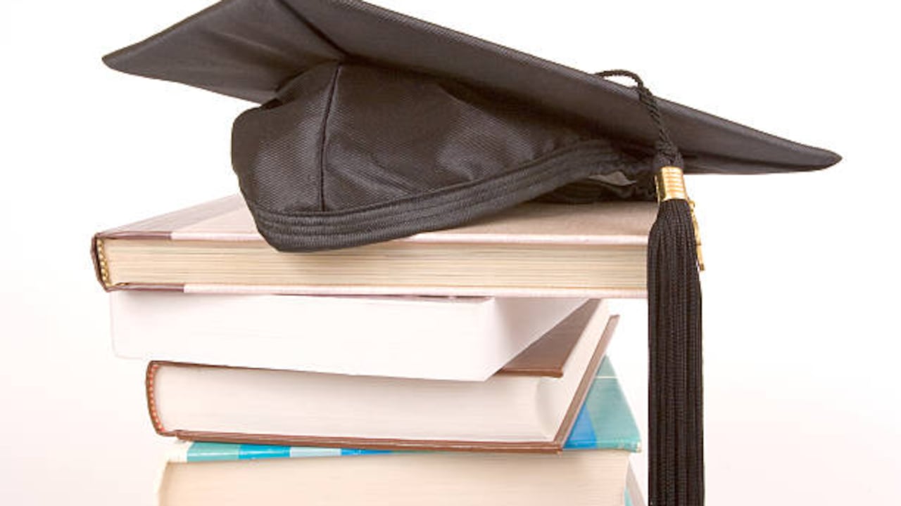 Varios títulos podrían ser considerados "no profesionales" por ajuste de presupuesto y elección de reembolsos educativos.