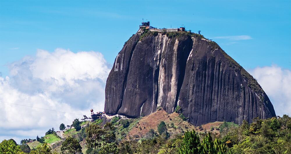 La Piedra del Peñol es uno de los atractivos en Antioquia.