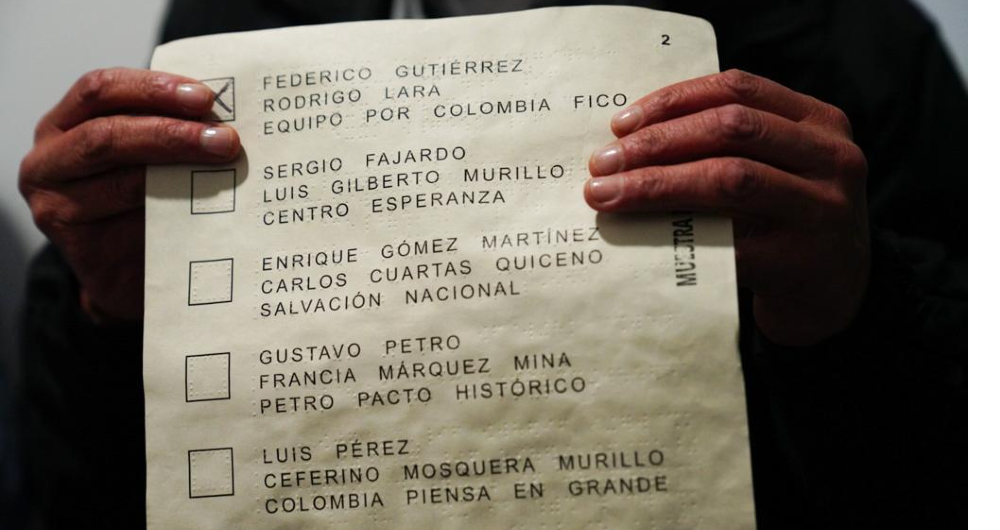 Tarjetón en braille.