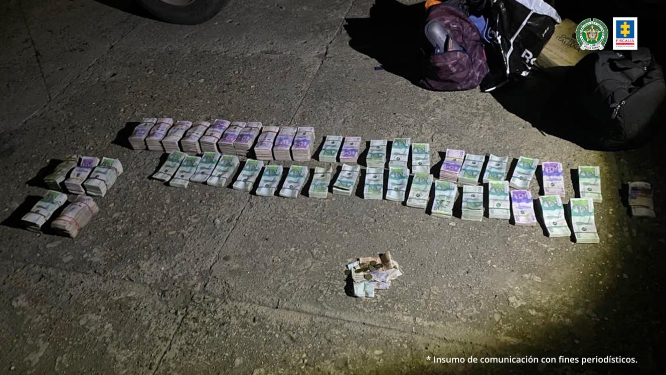 Sin palabras, así quedó un hombre sorprendido con $725 millones en efectivo. ¿Pudo justificar de dónde los sacó?