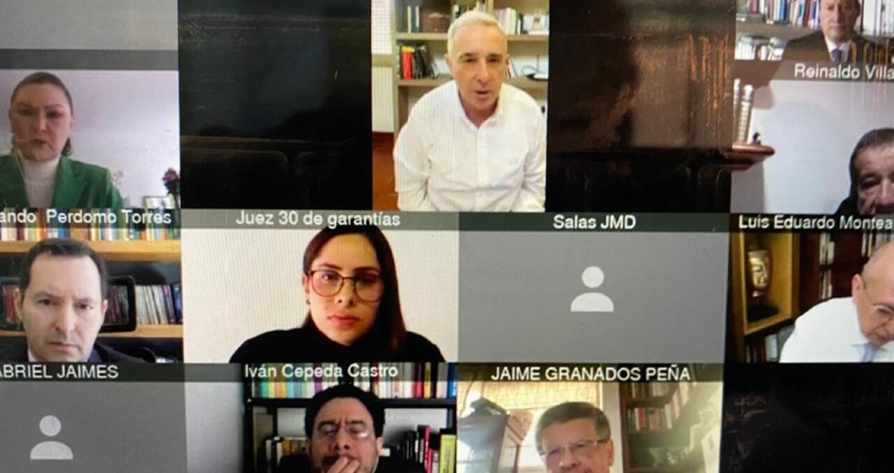 Álvaro Uribe comparece ante la audiencia en la que se decidirá sobre su libertad