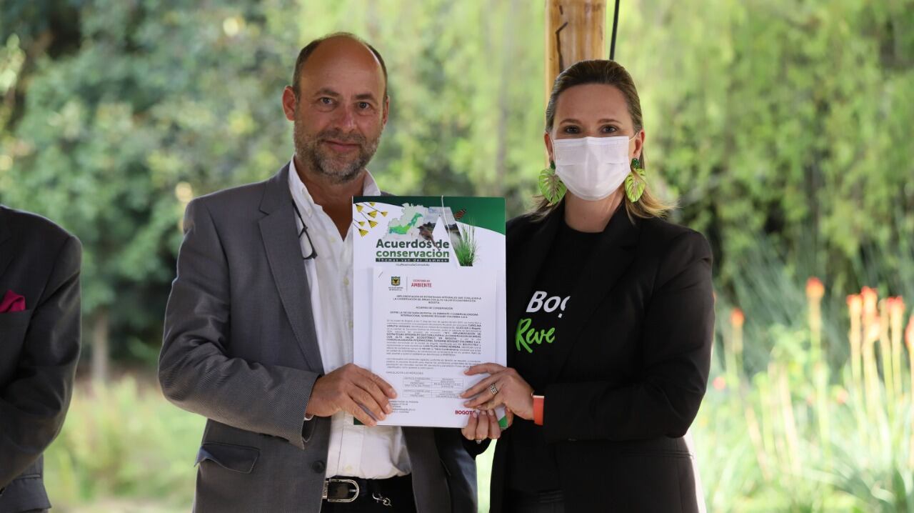 Los firmantes, que pertenecen al sector floricultor, son Sunshine Bouquet Colombia, Flores de los Andes e Inversiones agropecuarias Jaramillo Mejía.