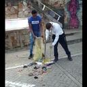 Bolsas llenas de heces habrían sido lanzadas contra manifestantes que protestaban contra reformas del presidente Gustavo Petro.