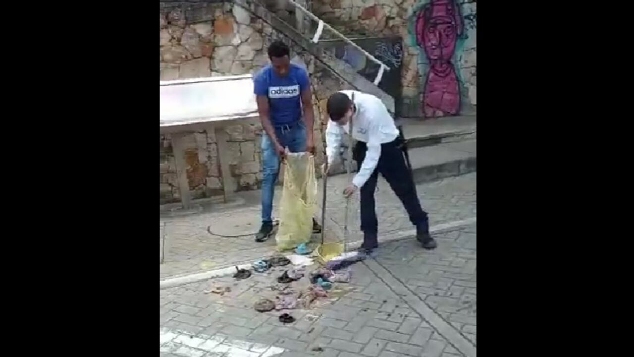 Bolsas llenas de heces habrían sido lanzadas contra manifestantes que protestaban contra reformas del presidente Gustavo Petro.
