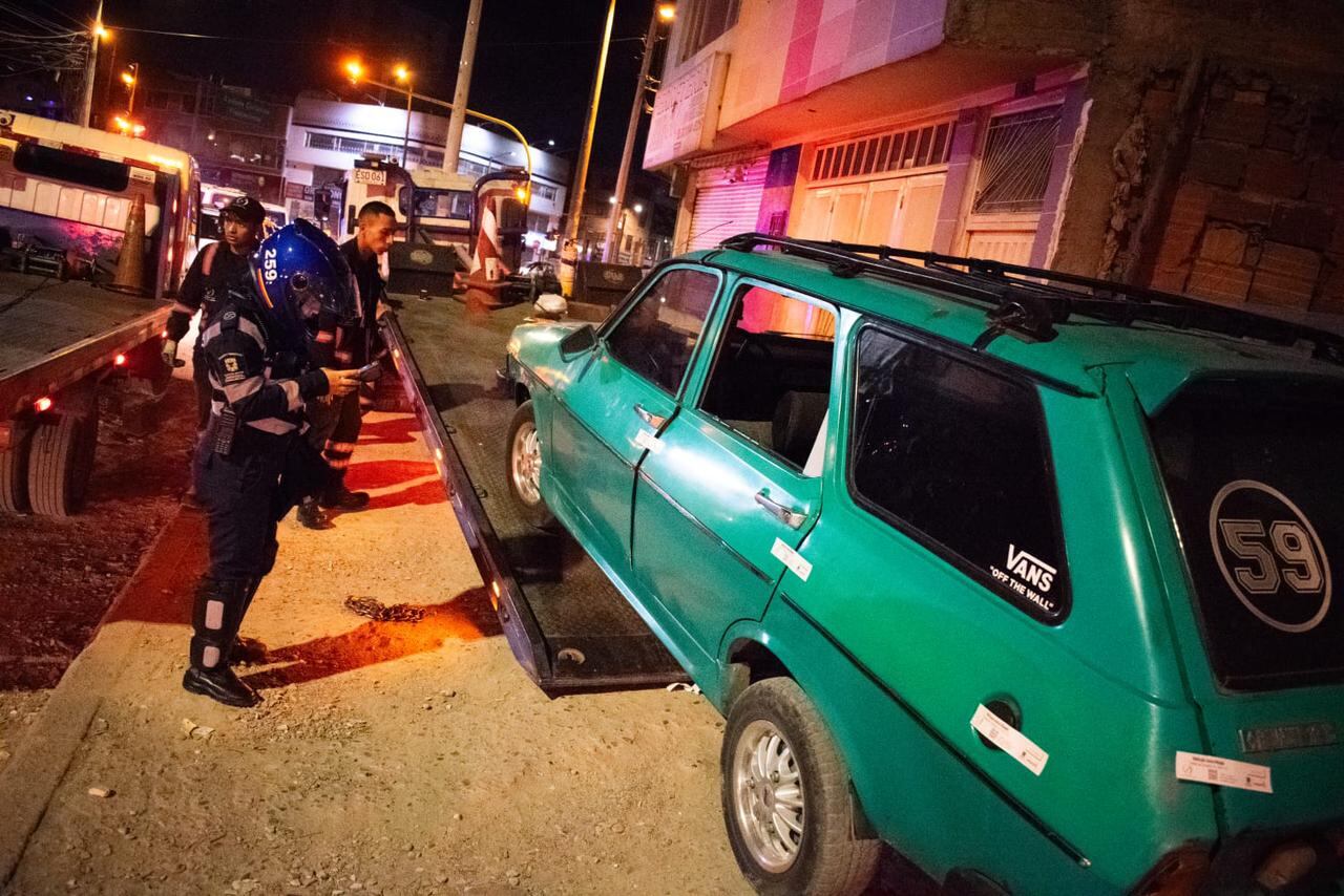 * Más de 60 unidades de la Policía y cerca de 40 servidores públicos, se tomaron los sectores de María Paz, Llano Grande y la Av. Primera de Mayo en Kennedy, Nueva Roma y Santa Rosa en San Cristóbal.