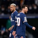 Leo Messi y Neymar del PSG durante el partido de octavos de final de la Champion League contra el Real Madrid