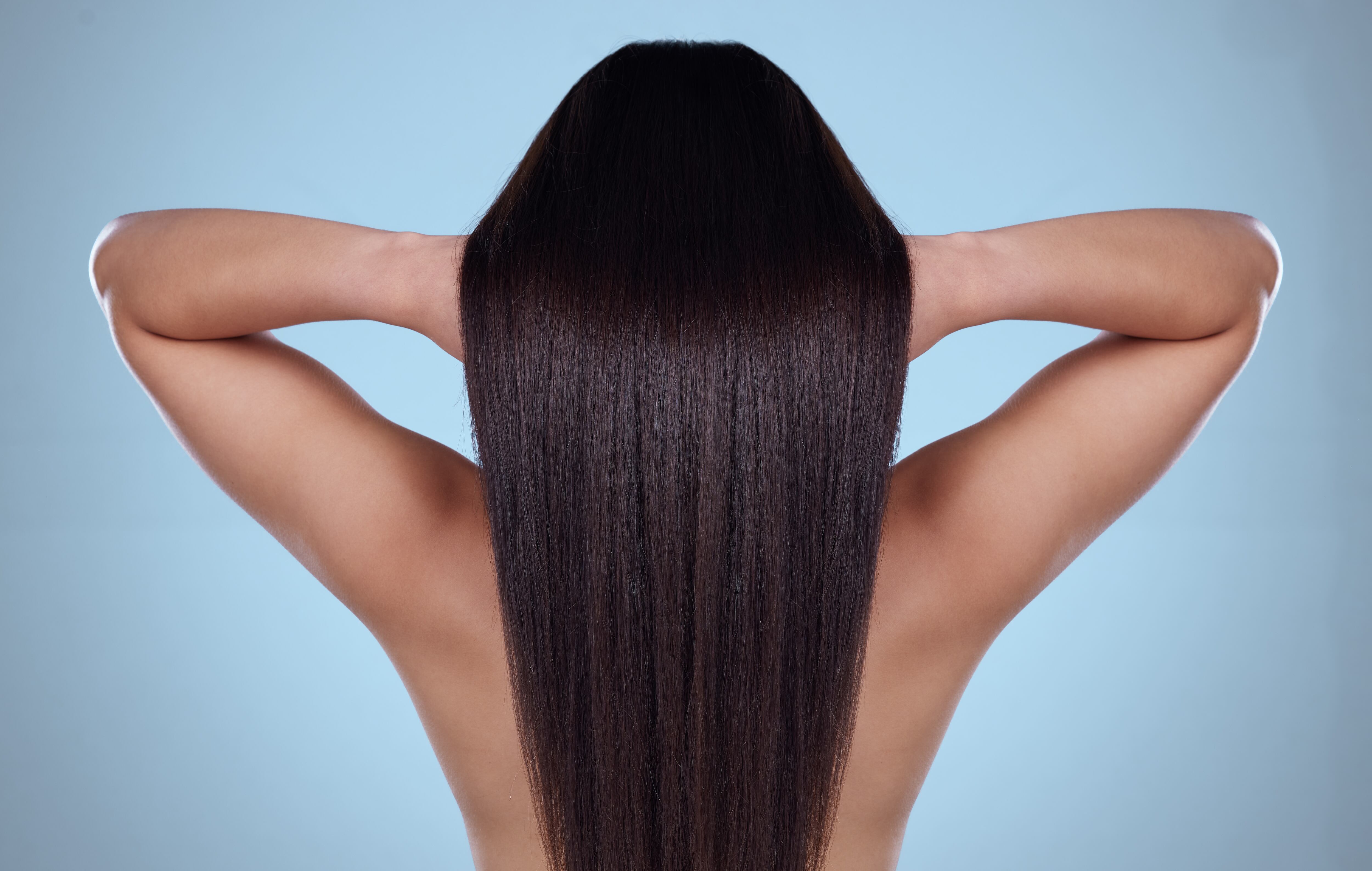 El uso de algunos ingredientes naturales pueden acelerar el crecimiento del cabello.