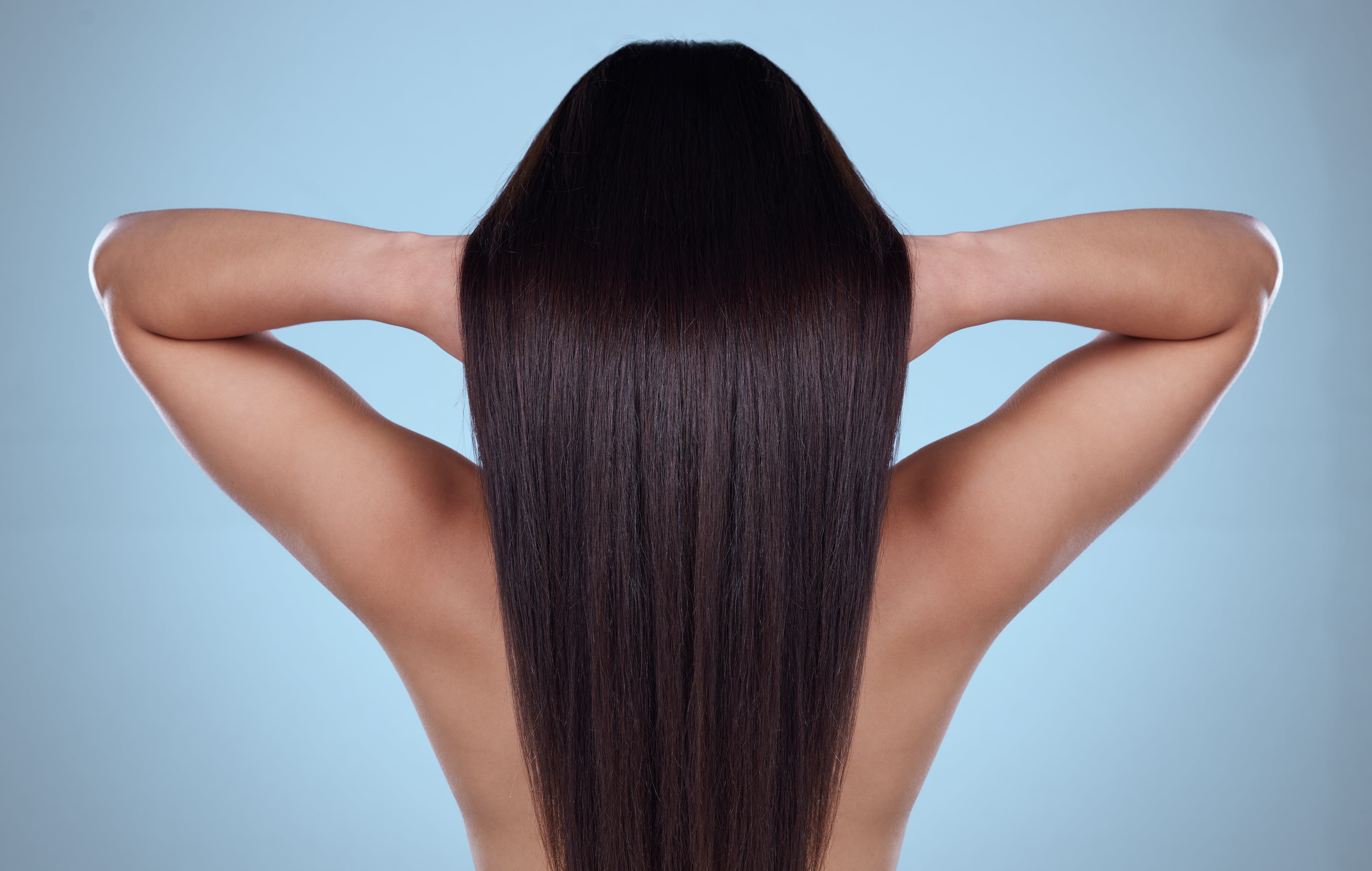 El uso de algunos ingredientes naturales pueden acelerar el crecimiento del cabello.