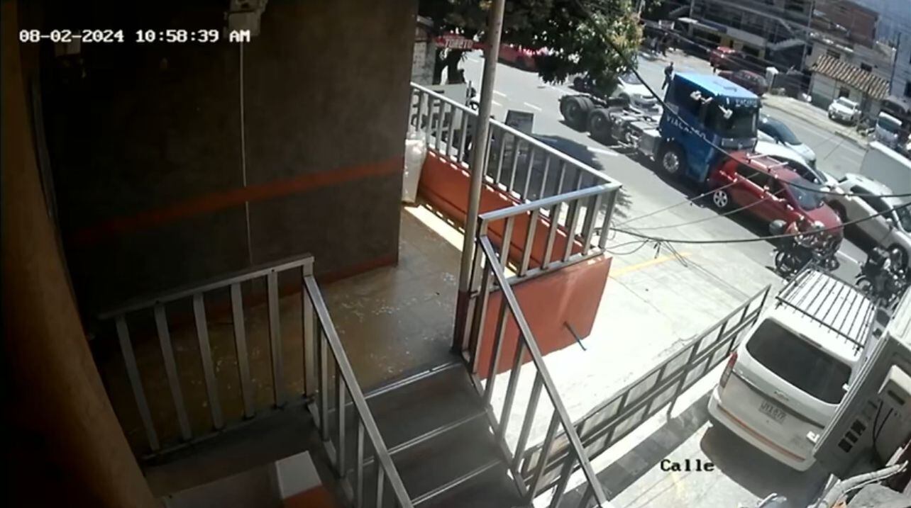 Así fue el accidente de tránsito en Medellín que dejó dos personas muertas.