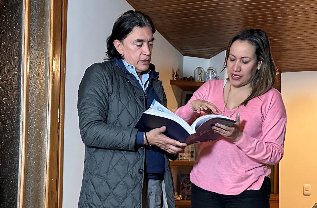 El senador Gustavo Bolívar y la exministra de Salud Carolina Corcho-