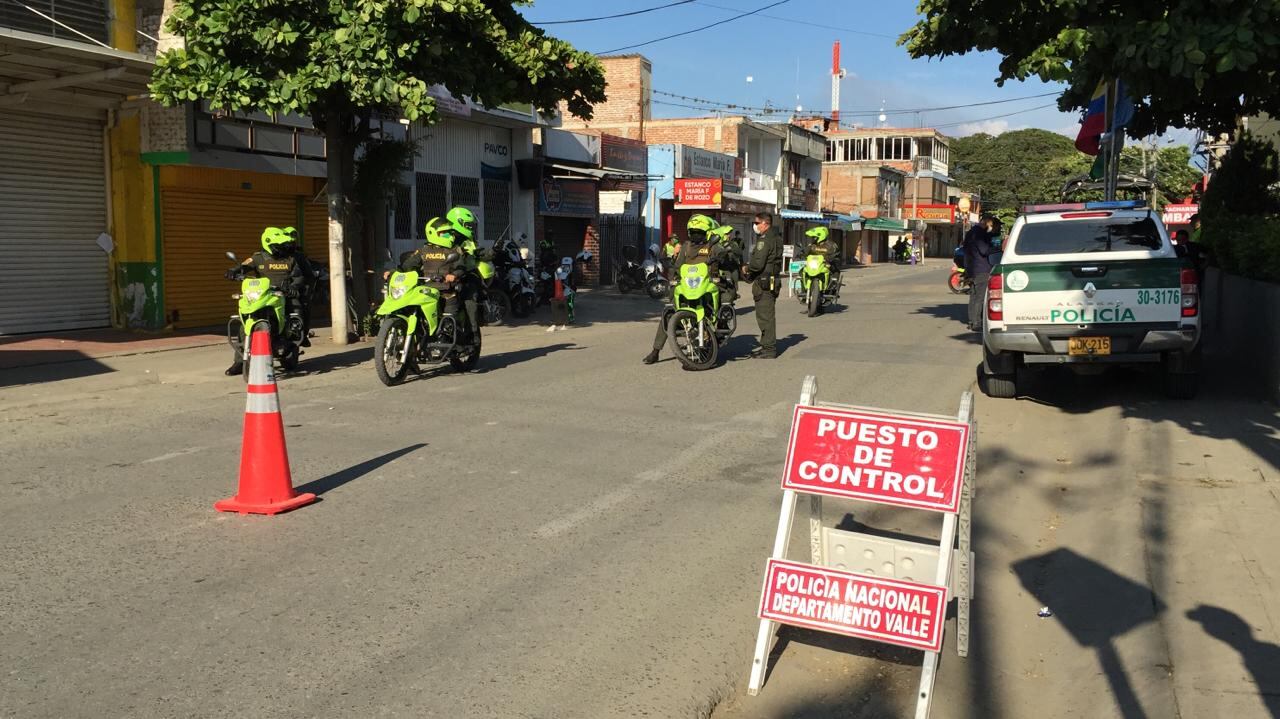 Operativos policiales en Palmira.