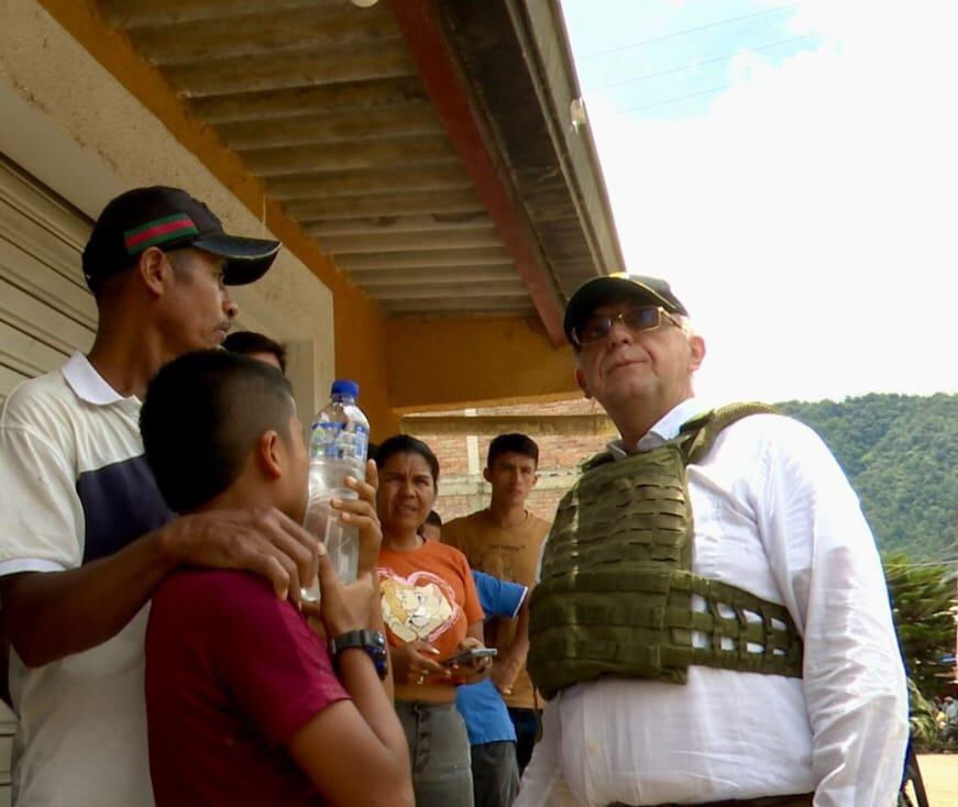 El Ministerio de Defensa se comprometió a velar por la seguridad de los menores y pobladores de El Plateado, Cauca. Foto tomada de redes.