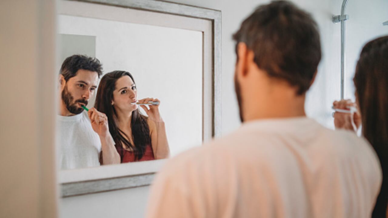 Es importante que cada persona use su propio cepillo de dientes.