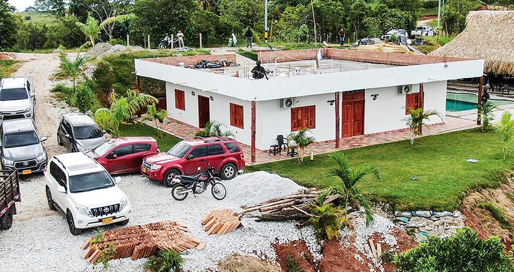 La convocatoria al evento decía que la idea era tirar la casa por la ventana, como reza la expresión popular.