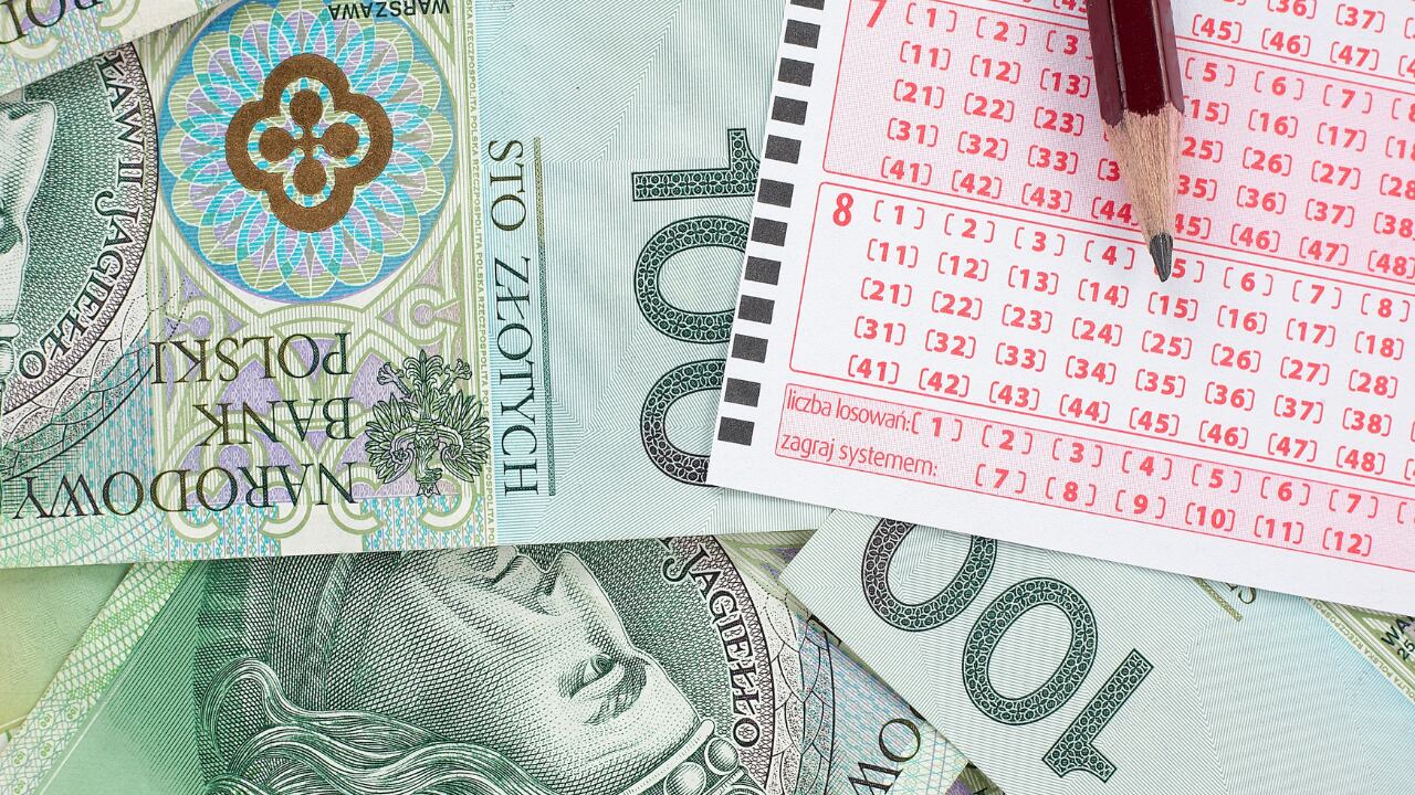 La lotería permite a las personas soñar despiertas sobre una vida diferente.