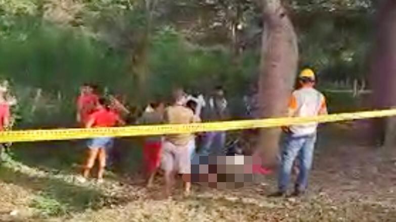 Familiares de las víctimas llegaron al sitio del accidente.