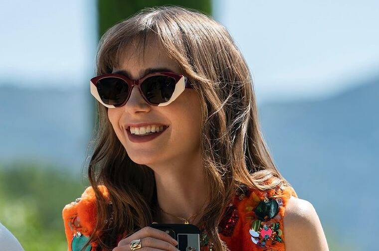 Emily es una chica estadounidense que decide irse a vivir a París