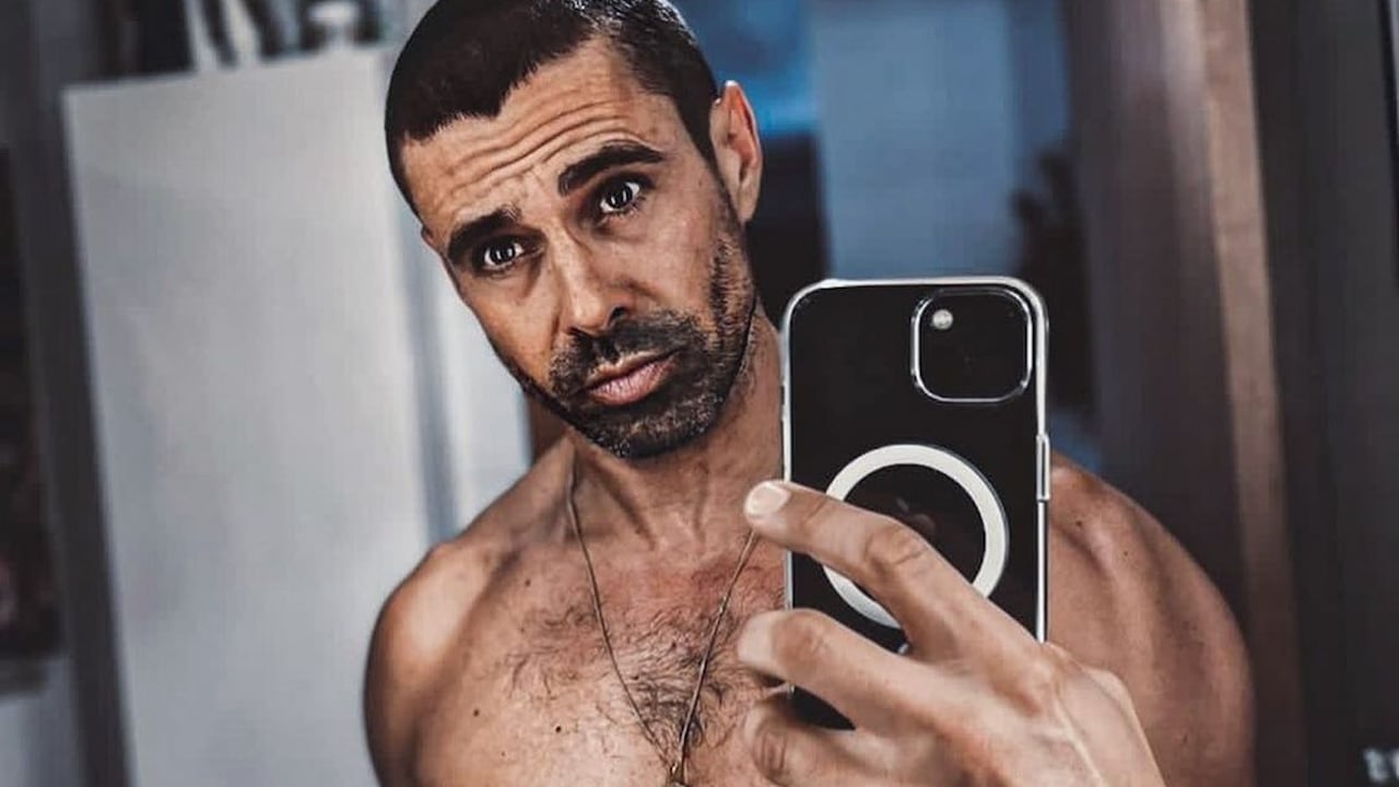 El actor no dejó nada a la imaginación con sus fotos en el mar. Foto: Instagram @esparzaemmanuel.